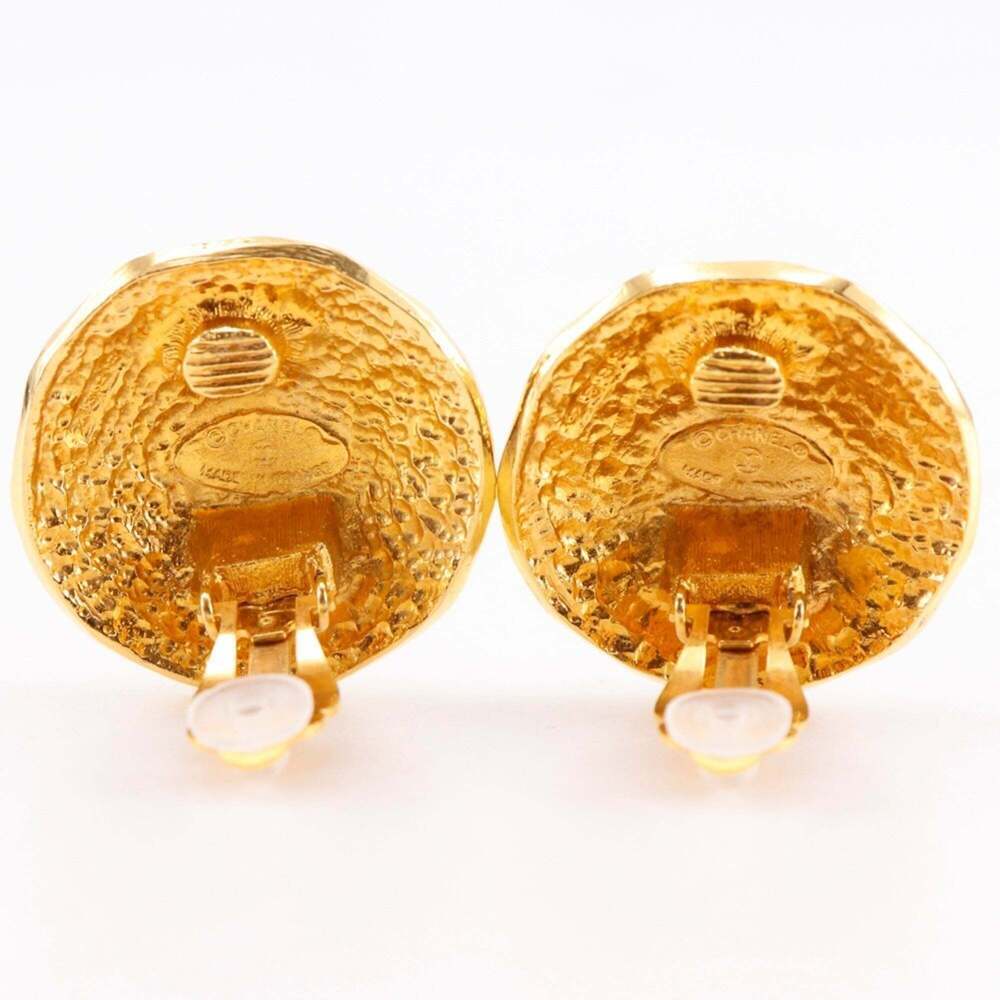 CHANEL Vintage Gold Earrings - Picture 4 of 10